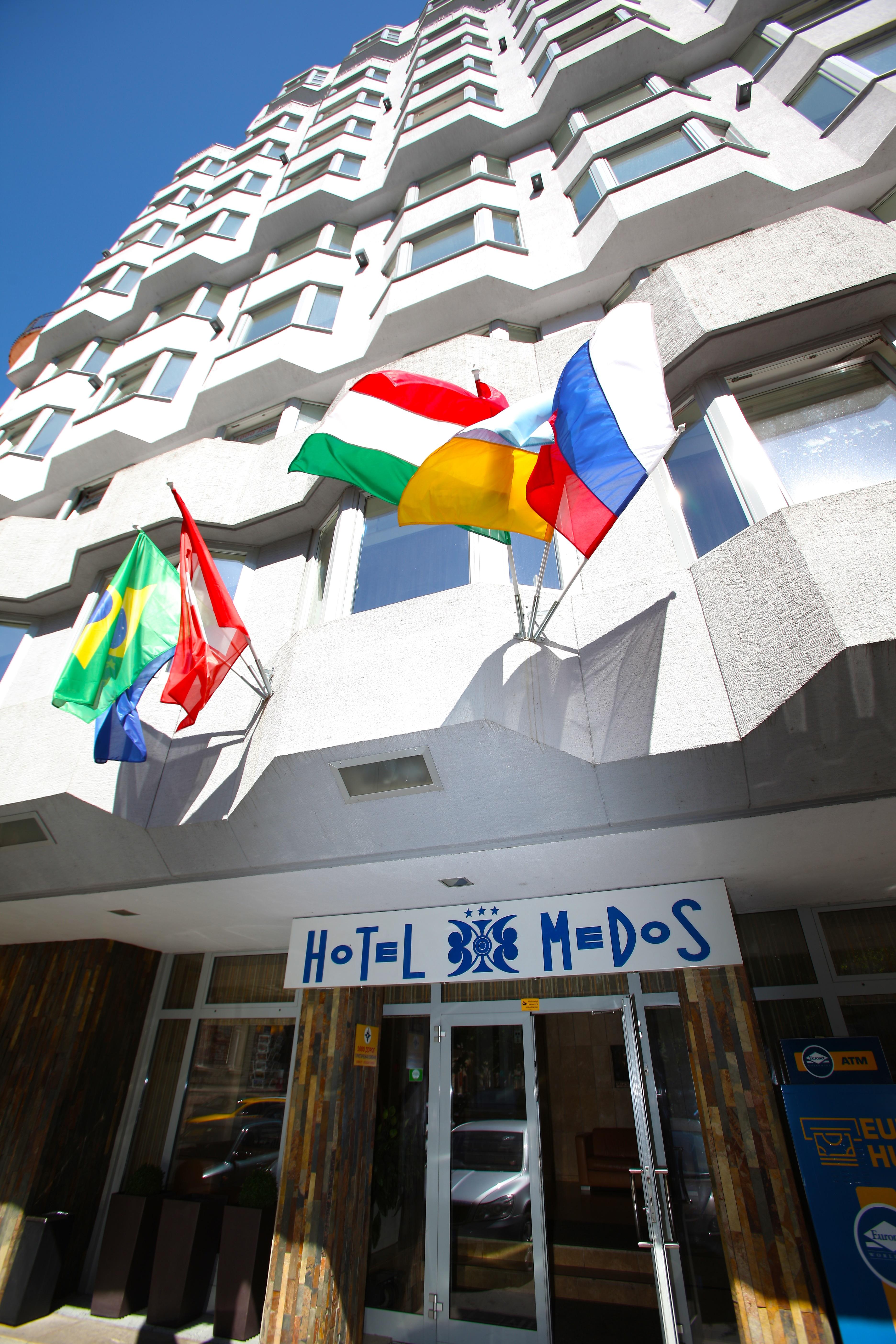 Medos Hotel Budapeste Exterior foto